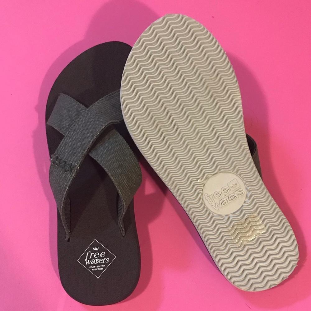 NWOT- Free Waters Supreem Sundance Slide Size 7